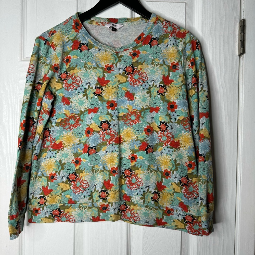 The kit sweatshirt style floral top Small